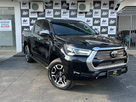 TOYOTA HILUX 2.8 D-4D TURBO DIESEL CD SRX 4X4 AUTOMÁTICO